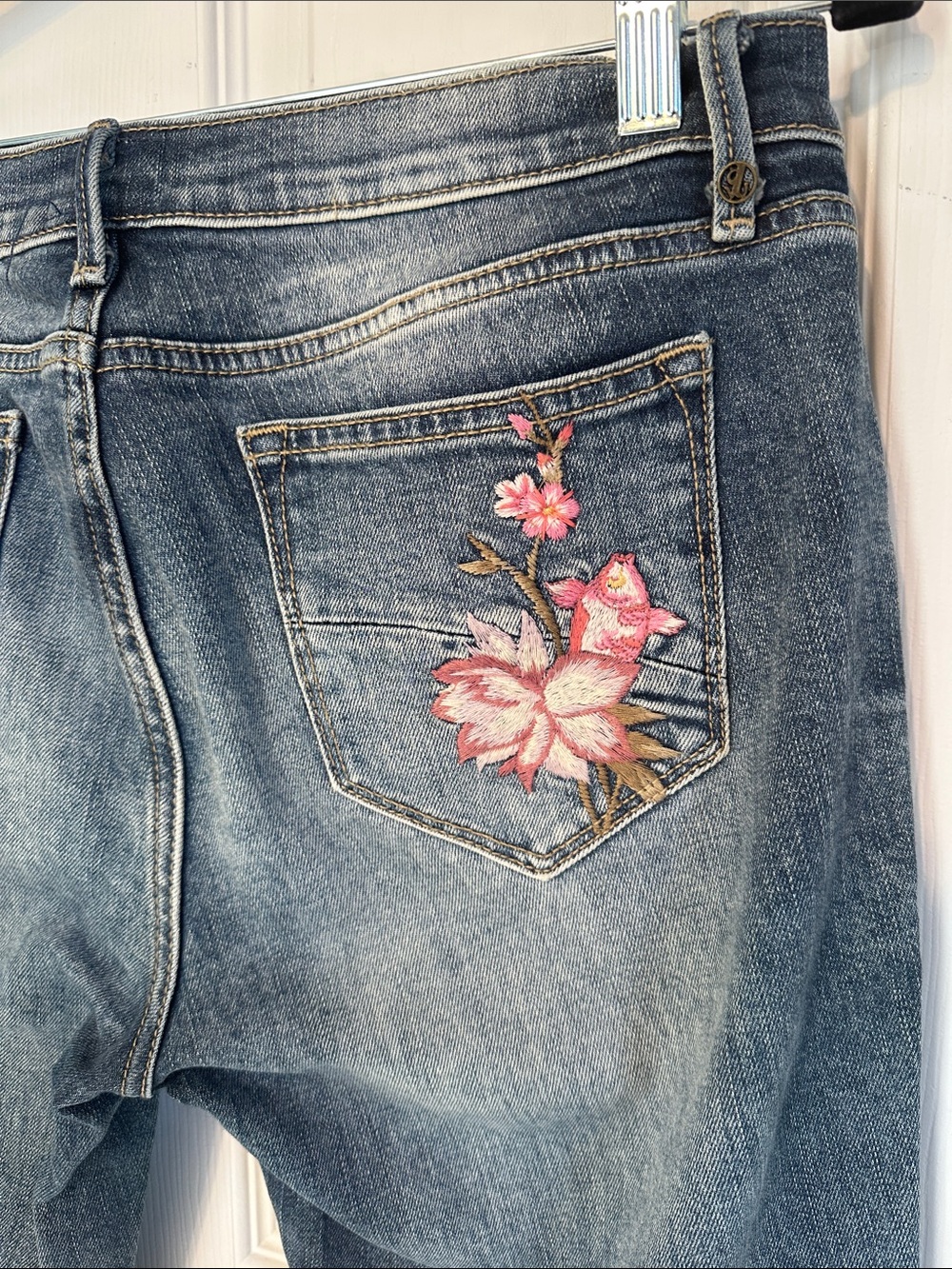 Driftwood Women's Embroidered Denim Jeans Marilyn Koi from Sundance size 28 - Picture 9 of 10